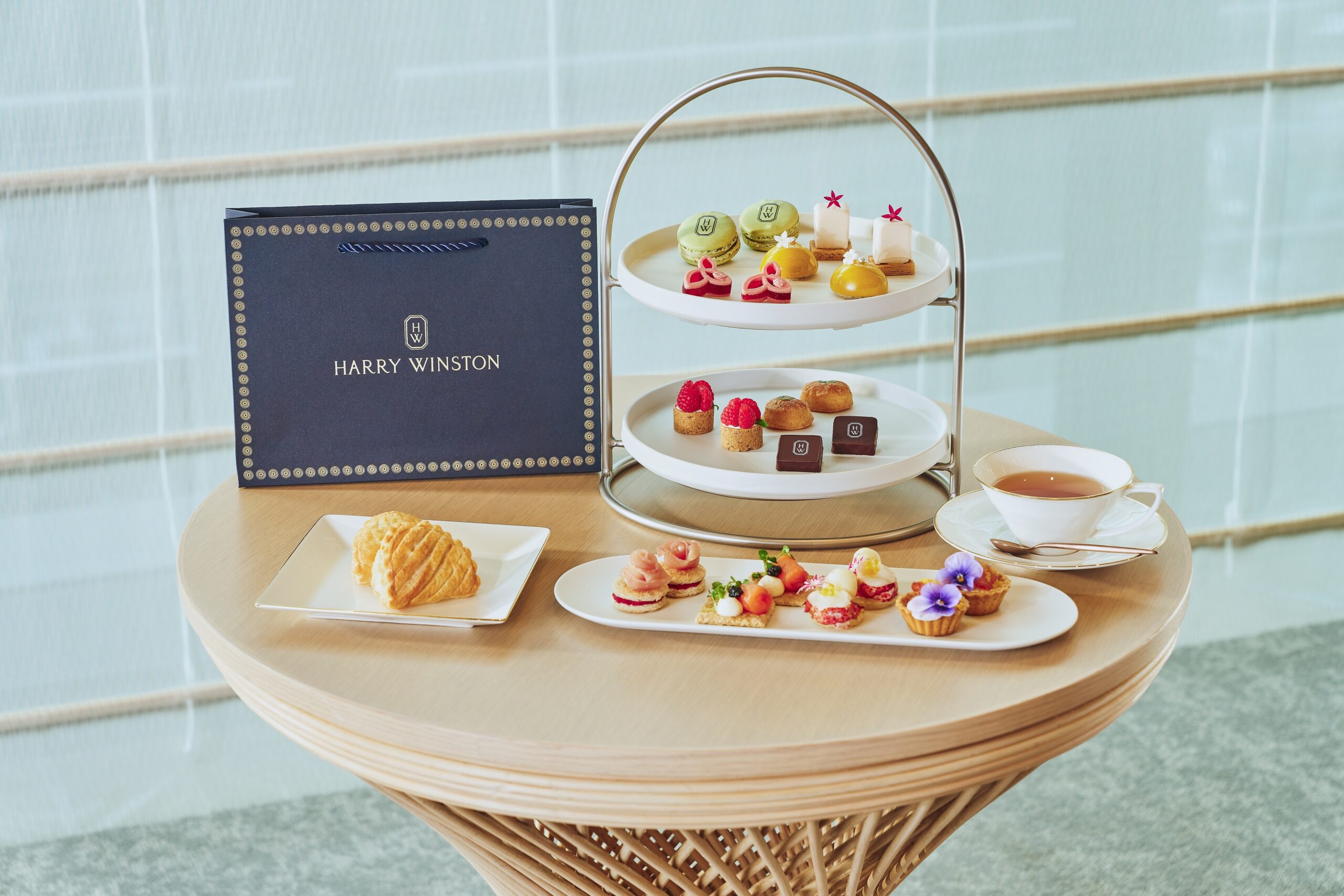 輝くスイーツにときめく、「ハリー・ウィンストン×パーク ハイアット 東京」の優雅なアフタヌーンティー！ – STORYストーリィオフィシャルサイト
