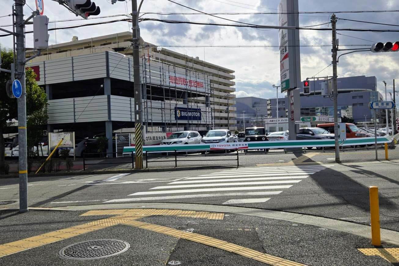 ファイル:BIGMOTOR Utsunomiya Tsuruta branch 2017-11-19.jpg - Wikipedia