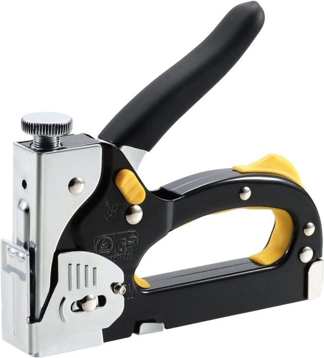 Amazon.co.jp: WORKPRO エアータッカー エア釘打機 ステープル 1000本釘付 誤射防止安全ロック機能 常圧 軽量 コンパクト360°排気調整 コ型替針 肩幅10mm 適応足長6-16mm 木工ツール 大工工具 常圧ステープル用 エアネイラ : DIY・工具・ガーデン