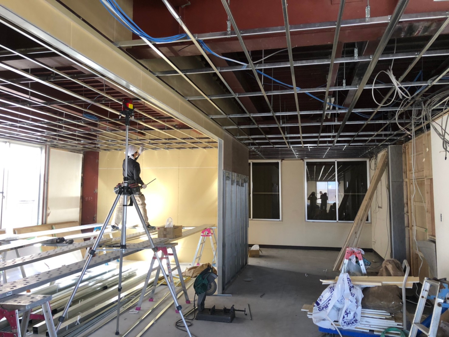 オフィス改修工事事業紹介株式会社まるい 技術は、空間に表れる