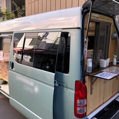 最高の贅沢!?「夫婦で車中泊 」 トヨタ「レジアスエース」で自由な旅を体感！ 車中泊の魅力とはくるまのニュース