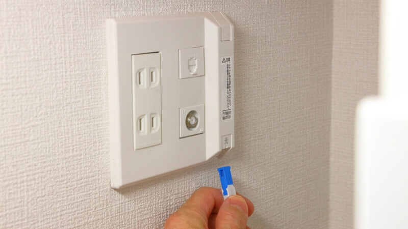 光コンセントの設置場所がどこ？探し方とケーブル抜き差しできない時の対処方法や工事について – ネットログ