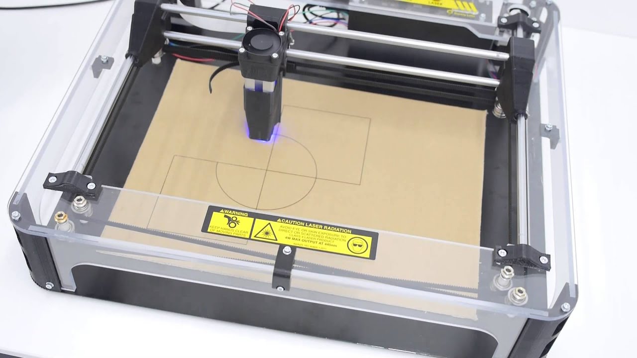 レーザーカッターで箱とマスクに製作に挑戦中ひらめきドア 松本浄