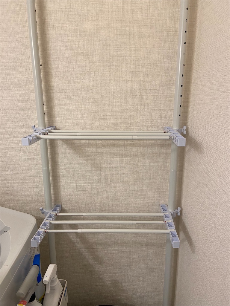 ダイソー購入品で作る、使わない窓の前につっぱり棚Kの家計簿