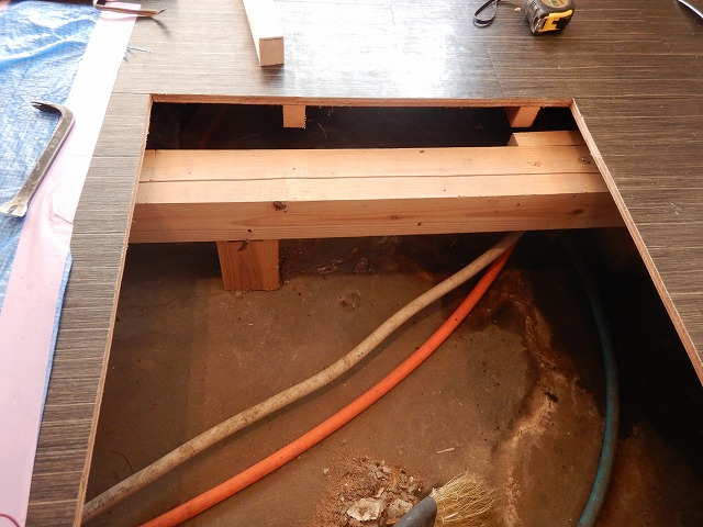 点検口設置工事 ゴミ置場防水・外壁などの改修工事や、雨漏り修理は山陽工業へ