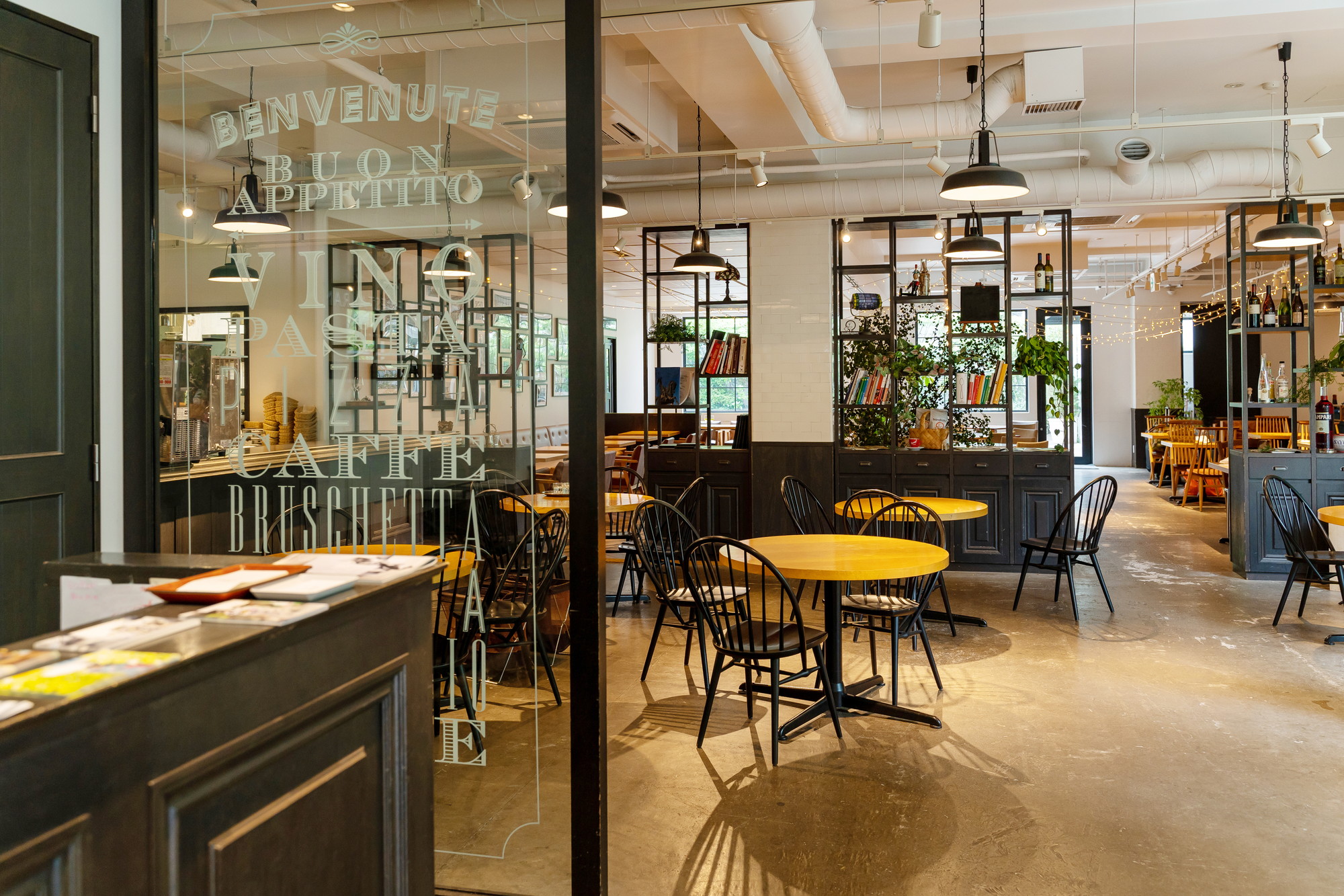 オープンキッチンとクローズドキッチンの違いとは？ 飲食店の厨房レイアウトを解説 by 業務用厨房・備品を買うなら 飲食店ドットコム 厨房備品EC