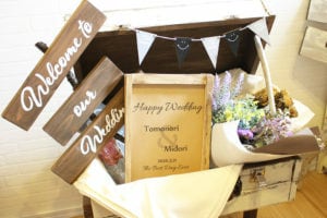 ウェルカムボード、空港ついてから作ったけど わりと可愛くできたくない？？？😋👍 台湾来てからほぼ毎日すっぴんなの笑笑論文も書くからパソコン叩きやすいように ネイルも落とした💅 日本にいる頃と比べると全く別人🤣🤣🤣 おかえり🇯🇵✈️🇹🇼 welcome