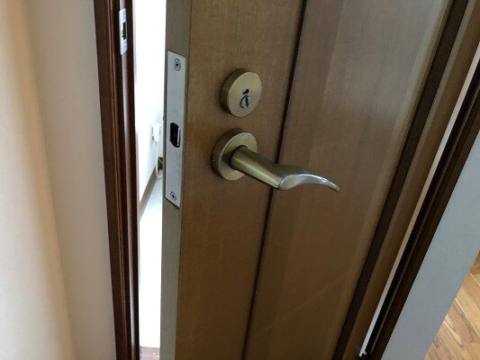 ウッドワン製ドアのレバーハンドル ドアノブ を交換してみようWOODONE ウッドワン マガジン広島の住宅建材メーカーWOODONE ウッドワン が発信する住宅オウンドメディア