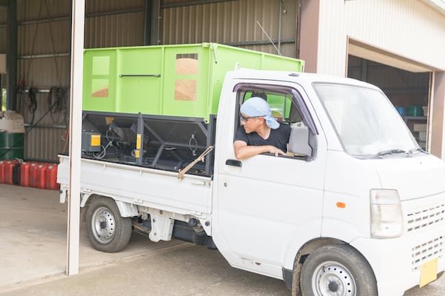 コンバインとは？その歴史と将来 なぜコンバインは高価なのか、その秘密がわかります。 - ノウキナビブログ農機情報をお届け中