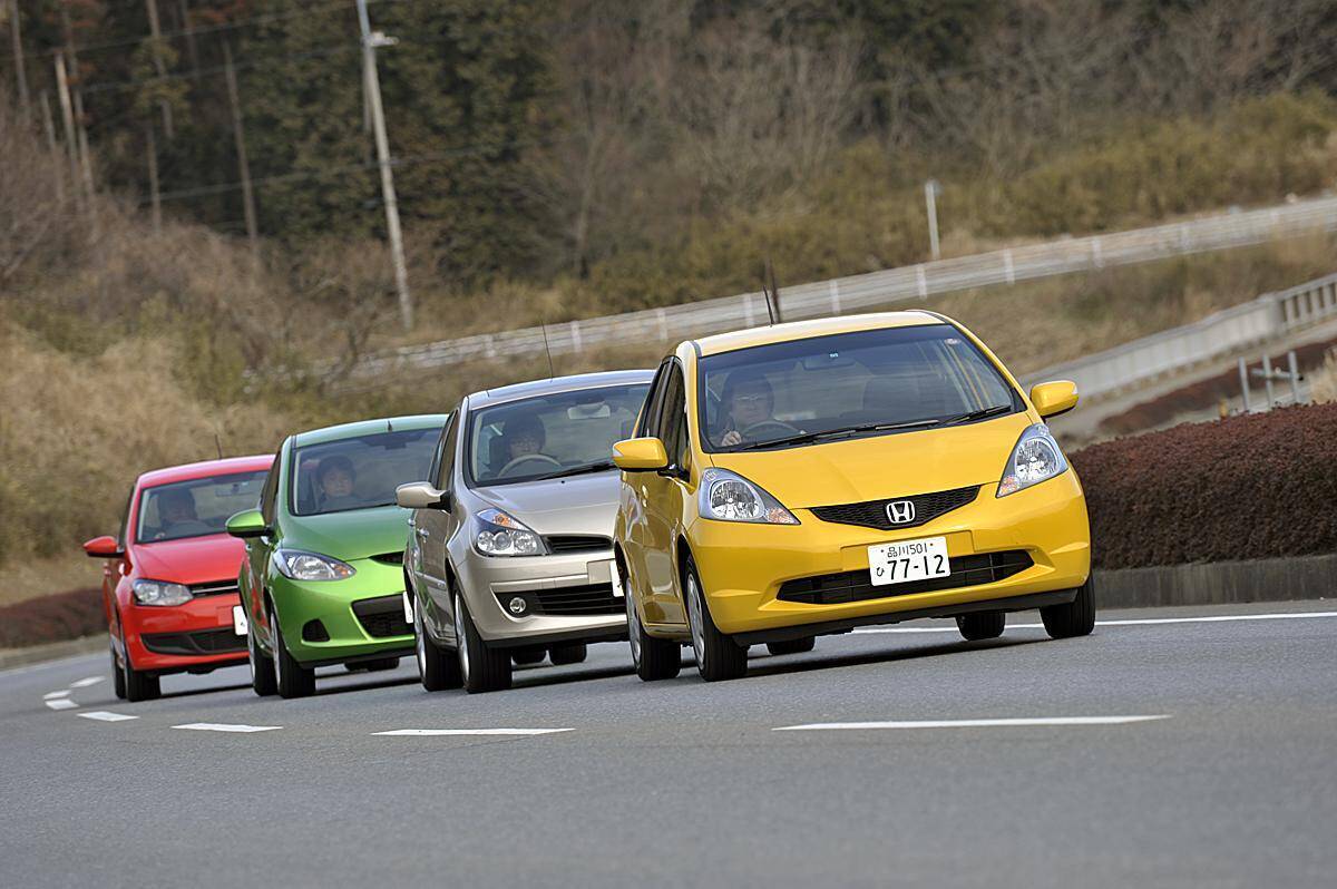車両通行帯とは？センターラインとの違いや正しい走り方を解説中古車の ネクステージ