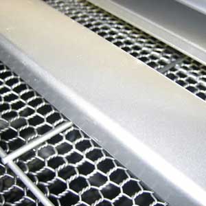 バスシステムデザイン研究所塗装の剥がれが気になる方へ！カラーステンレスの塗装今回ご紹介するのはカラーステンレスの塗装です！ 既存の焼付塗装が 剥がれてきてステンレスが剥き出しにそんな浴槽にも弊社の塗装は有効です☆ まずは既存の塗膜の付きが悪くなっ