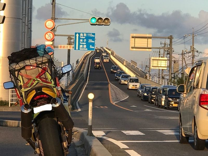 鳥取「江島大橋」 ― 「ベタ踏み坂」で有名な、まるでジェットコースターのような急勾配橋Goin' Japanesque