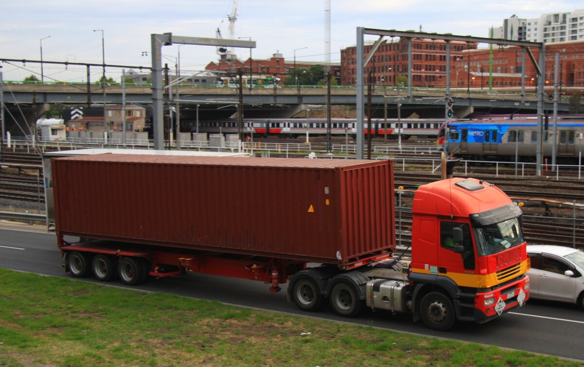 フルトレーラーとは？種類や積載量、必要な免許などを紹介！トラック情報コラム中古トラックのステアリンク