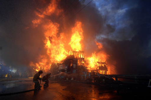 フィリピンの首都で大規模な火災が発生、スラム街が壊滅
