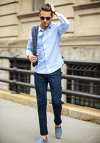 2025年最旬のメンズ青ストライプシャツ着こなし術！清涼感と洗練さを兼ね備えたマストアイテム - AUENオーエン旧DCOLLECTION- 30代・40代・50代からのメンズファッション通販 AUEN