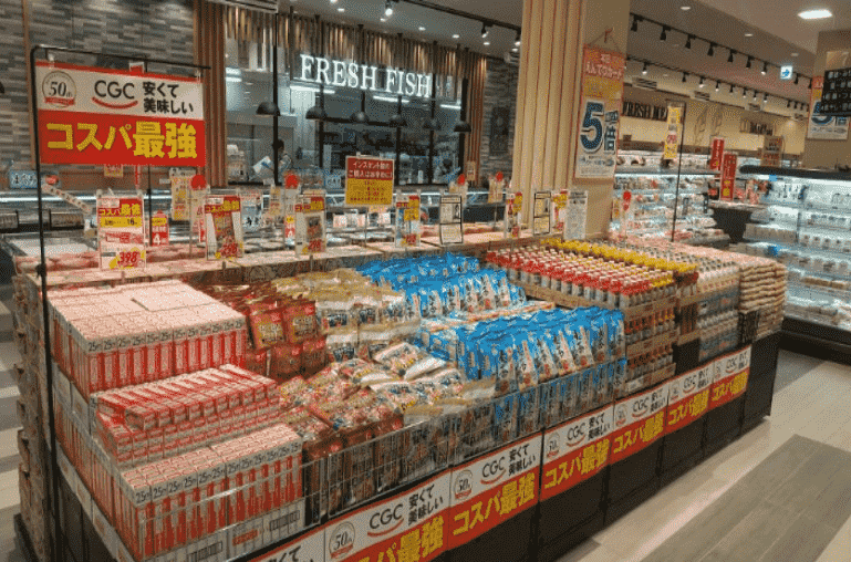 コンビニ・スーパーでタブレット端末を使って在庫管理・棚卸しをする店員・バイトの女性の写真素材103134106- PIXTA