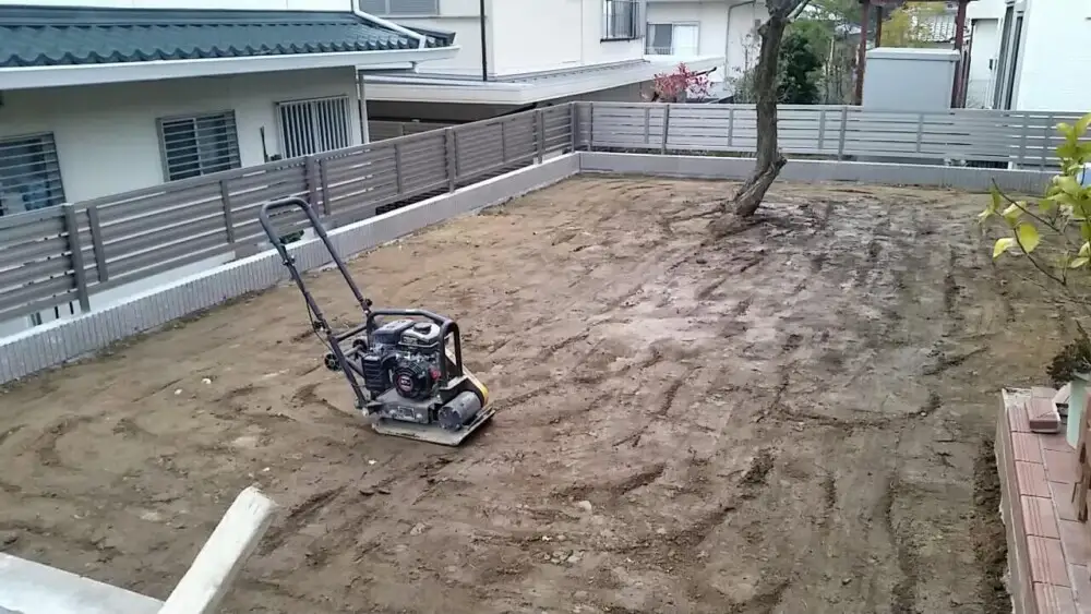 庭の土が驚くほど整う！DIY整地のやり方とおすすめ道具7選 - Toyonoshin Blog