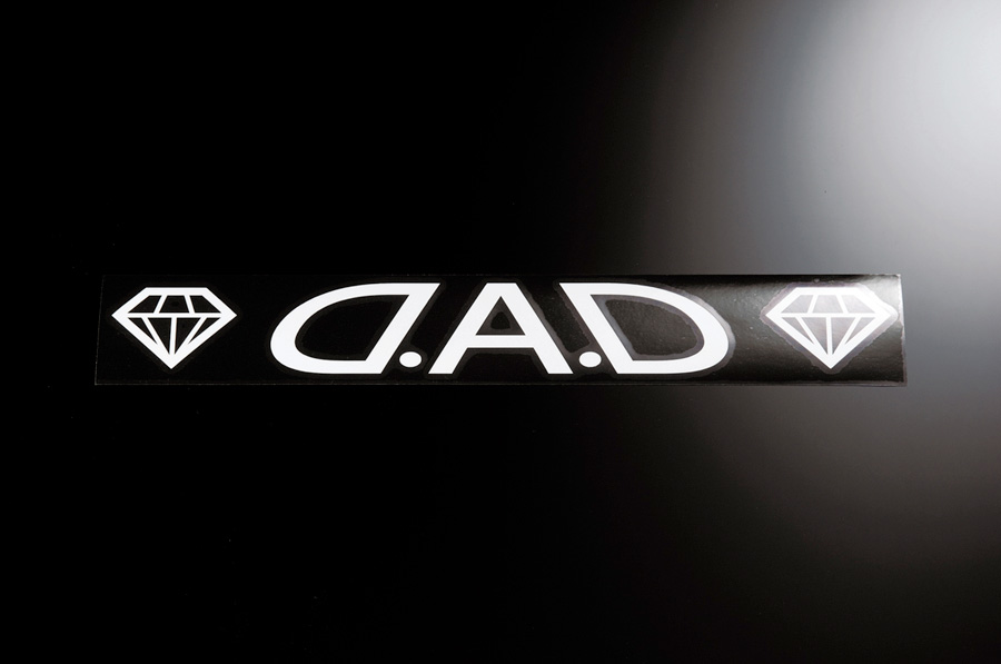 不変の価値と輝きを象徴するダイヤモンドロゴデザイン