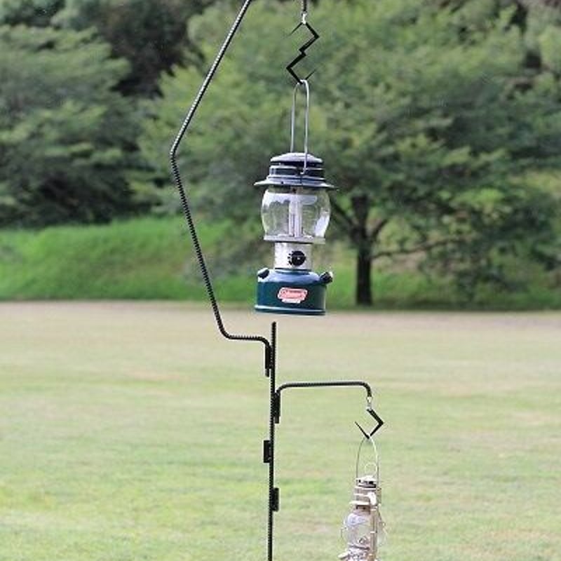 人気YouTuberのwinpy-jijiiさんが、端材を使ってDIYしたランタンハンガーがいい感じ自作・DIYBE-PAL キャンプ、アウトドア、自然派生活の情報源ビーパル