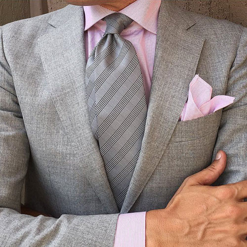 シルバーグレーのダーク柄のシルクのネクタイ 男性ビジネスカジュアルのスーツがかっこいいです。 - ショップ 悪い紳士 ネクタイ・ネクタイピン -Pinkoi