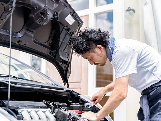 エンジンルームを洗浄・清掃する際の注意点を解説！車の掃除方法