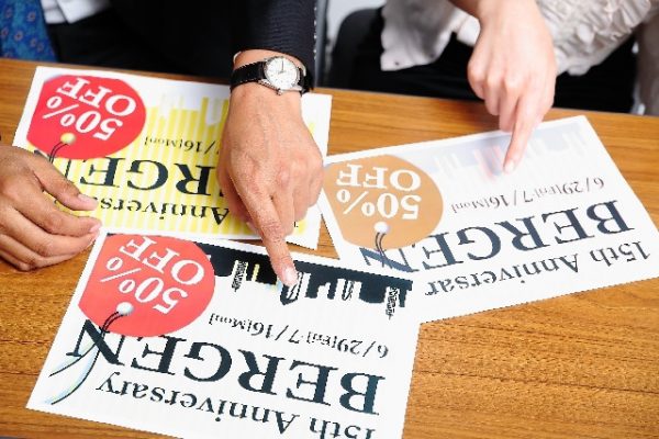 美容室求人業界最安値宣言 新聞折込料・激安印刷料 全国対応。全紙 朝日・読売・毎日・日経・産経・地方新聞 折込。簡単作成チラシデザイン。新聞折込は全国対応の「みらい新聞折込」にお任せ下さい。美容室求人