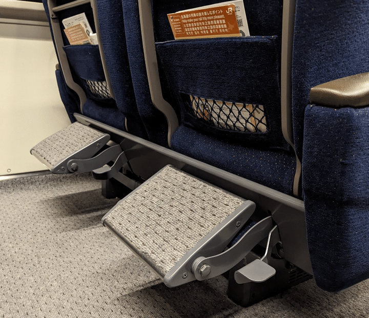 中途半端な新幹線ビジネスシート - 鉄道と航空の観察記録