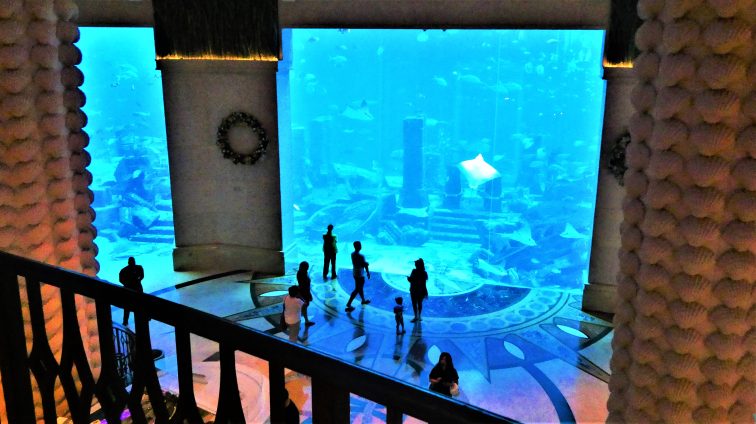 ドバイ⑥旅の最後は7つ星ホテルで優雅にアフタヌーンティー＆世界一美しいスタバへ旅好き絵本好き あんずのブログ～気ままな旅と絵本の読み語り～