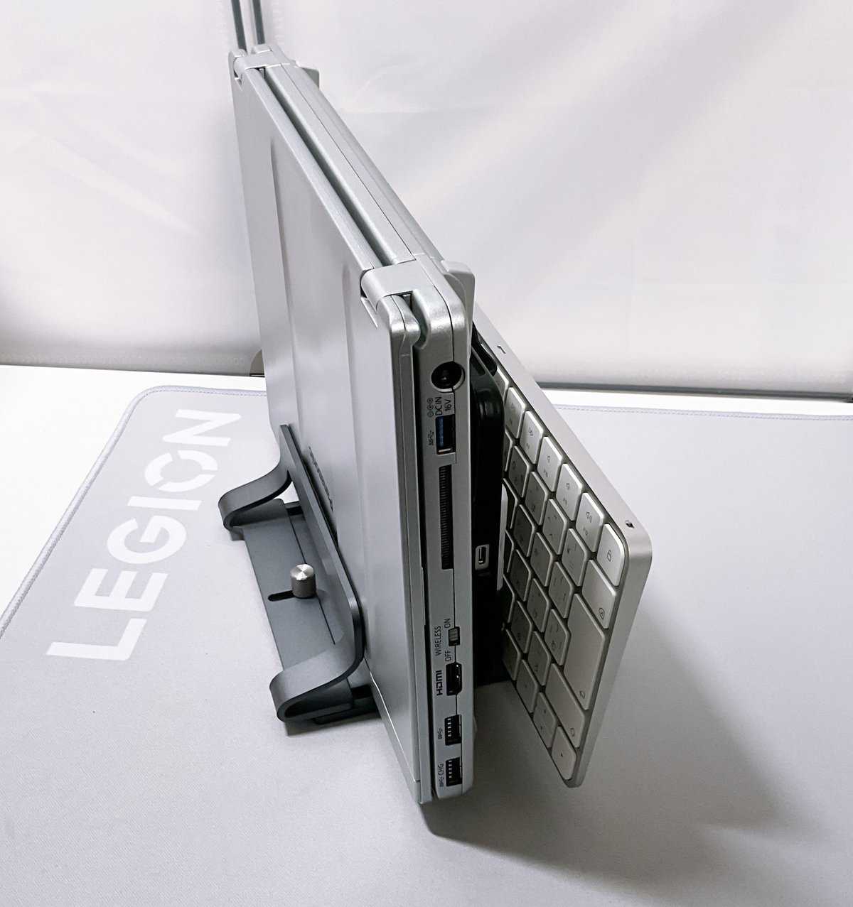 ノートパソコンの台は100均ダイソー！垂直に固定するおすすめスタンド – ムクッといこう