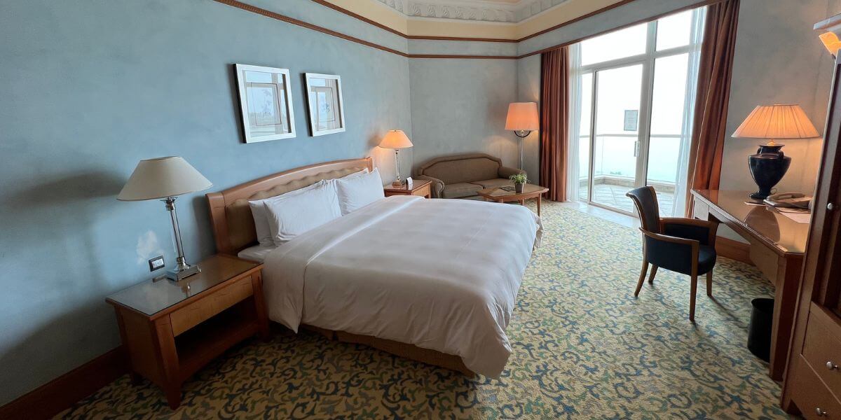 ドバイの栄華を感じる世界で唯一の7ツ星ホテル「ブルジュ・アル・アラブ」