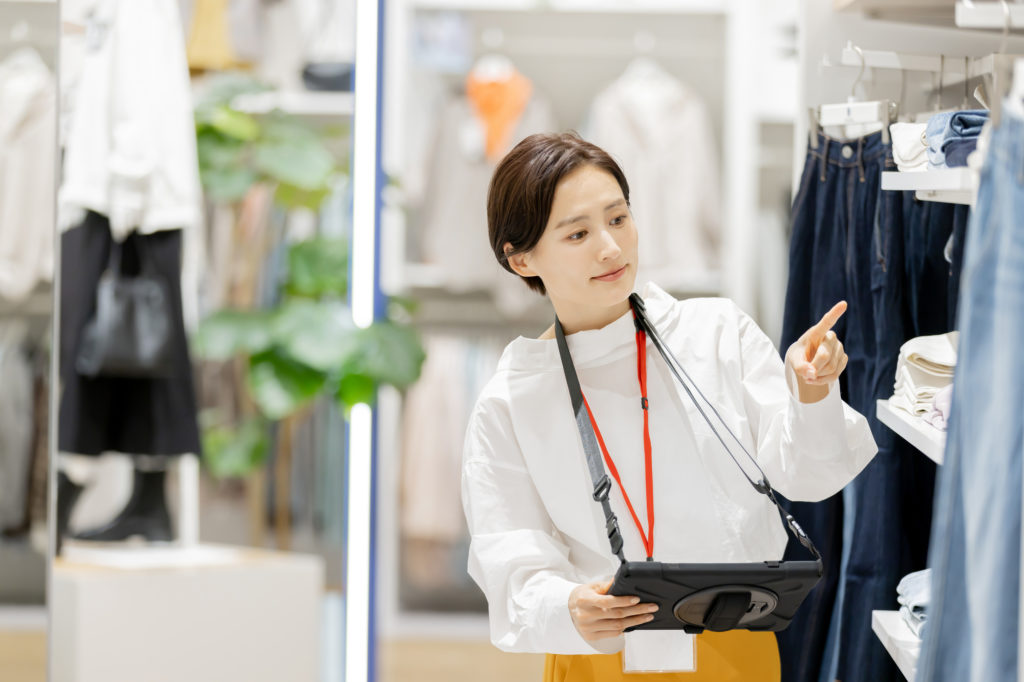 スーツ着用のアルバイトをいくつか教えてください。 - スーツ販売店- Yahoo!知恵袋