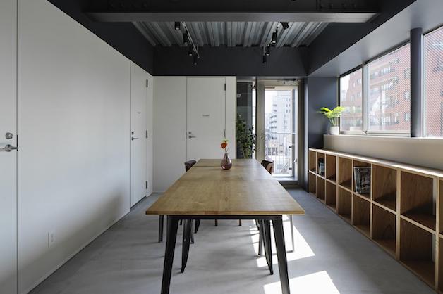 スモールオフィス編！天井が抜けた解放感のあるスケルトンオフィス物件スケルトンオフィス東京