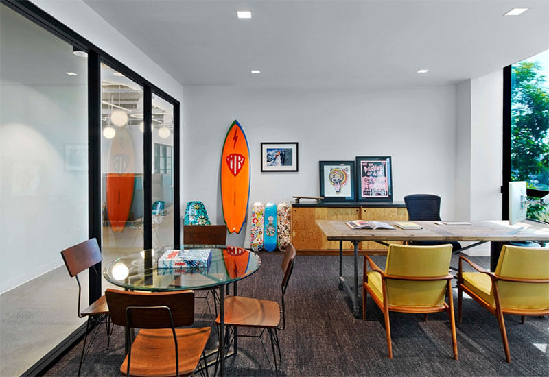 エプソン販売株式会社 オフィス移転・内装レイアウト・デザインならリリカラ株式会社