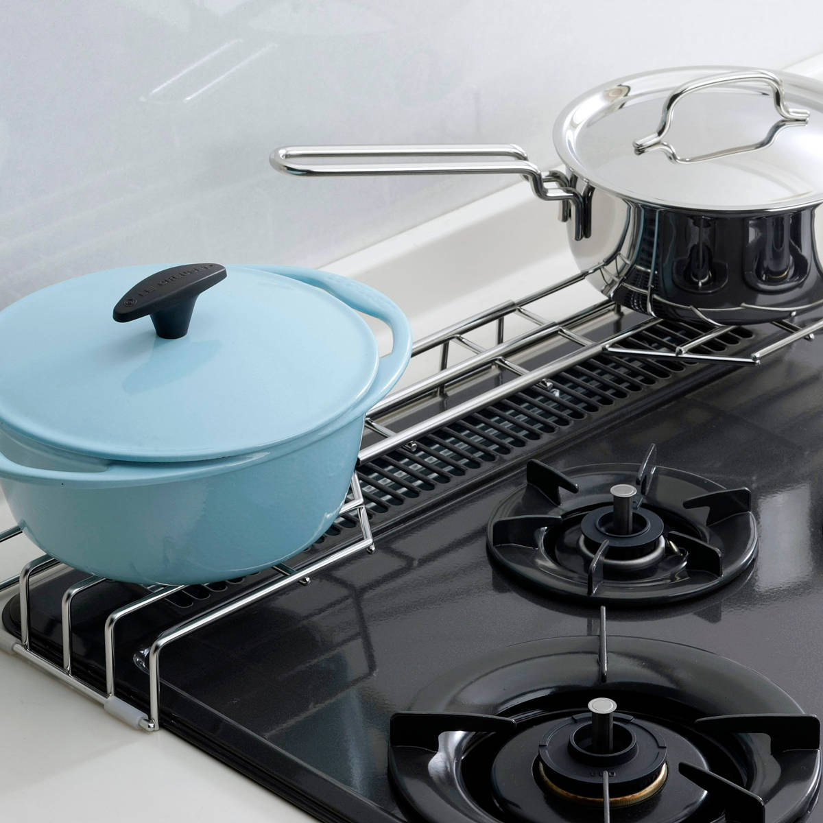 arte アルテステンレス棚 コンロ奥ラック 3段 幅70 ホワイト スリム キッチンラック 収納スペース 調味料ラック 収納棚 組立品 おしゃれシンプル 省スペース 隙間収納 小物収納 燕三条製川口工器043S009- 新潟県三条市ふるさとチョイス - ふるさと納税サイト