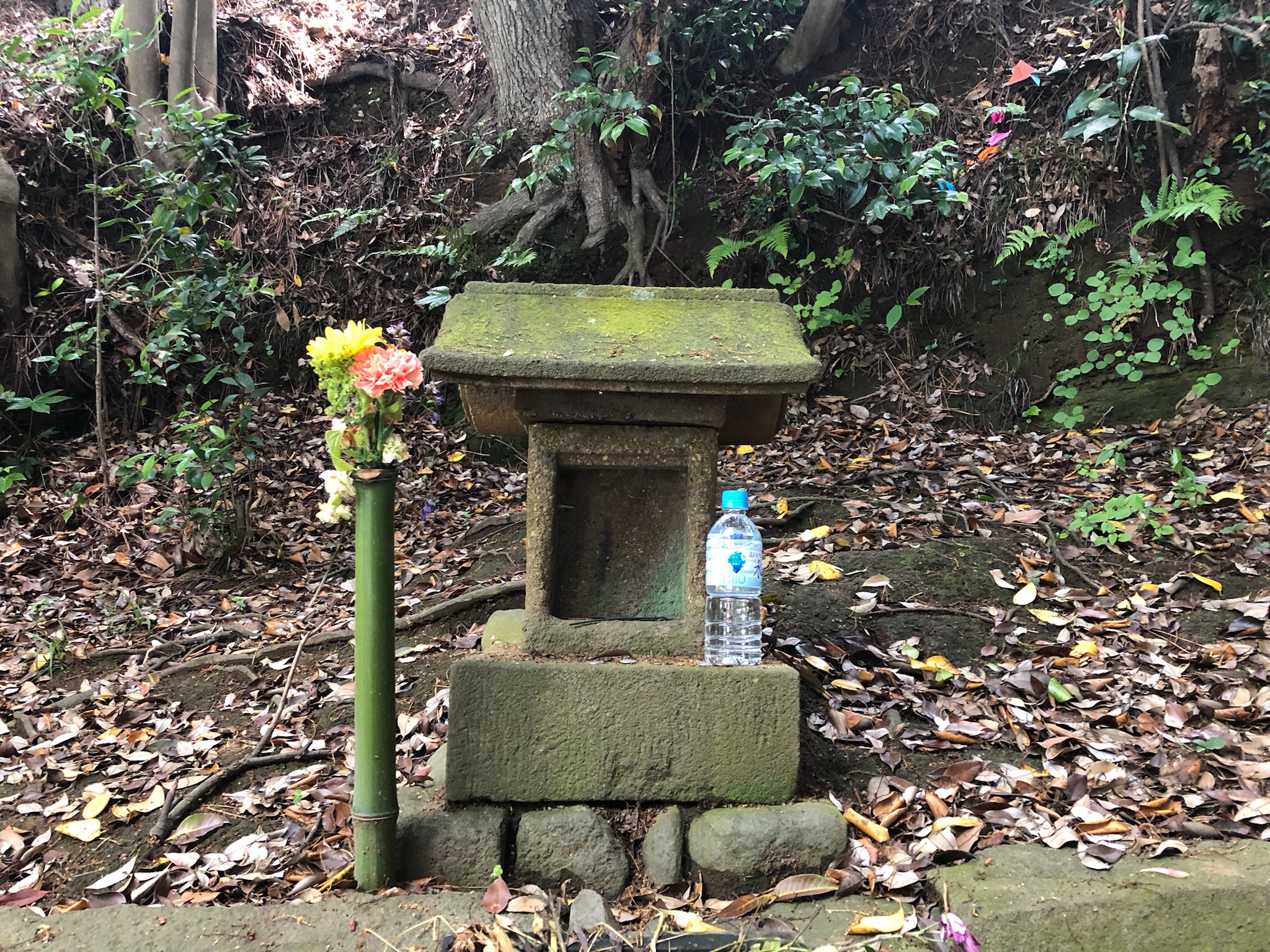 ちょっと不気味 - 源実朝・北条政子墓の口コミ - トリップアドバイザ