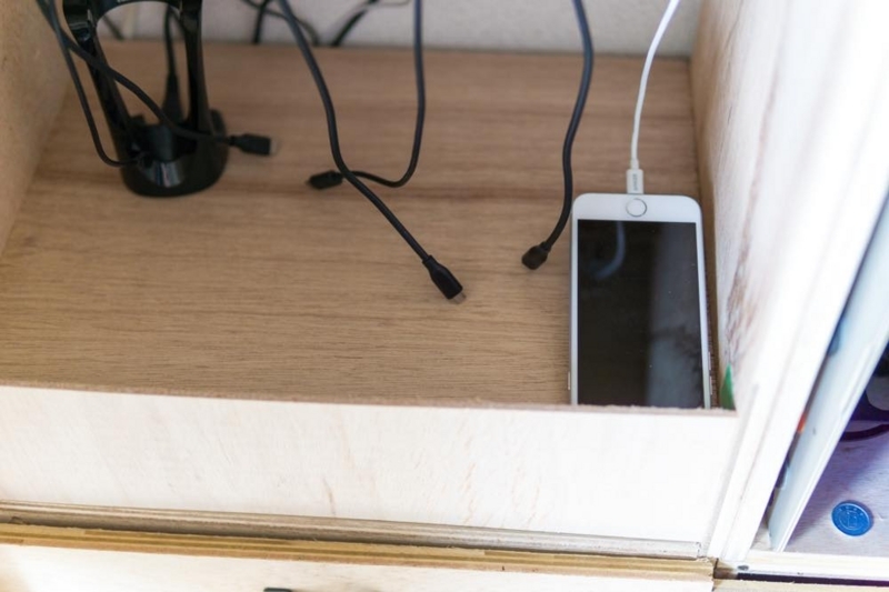 スマホの充電スタンドを作りました！ スッキリ収納する方法と使ったアイテム紹介リノベと暮らしとインテリア