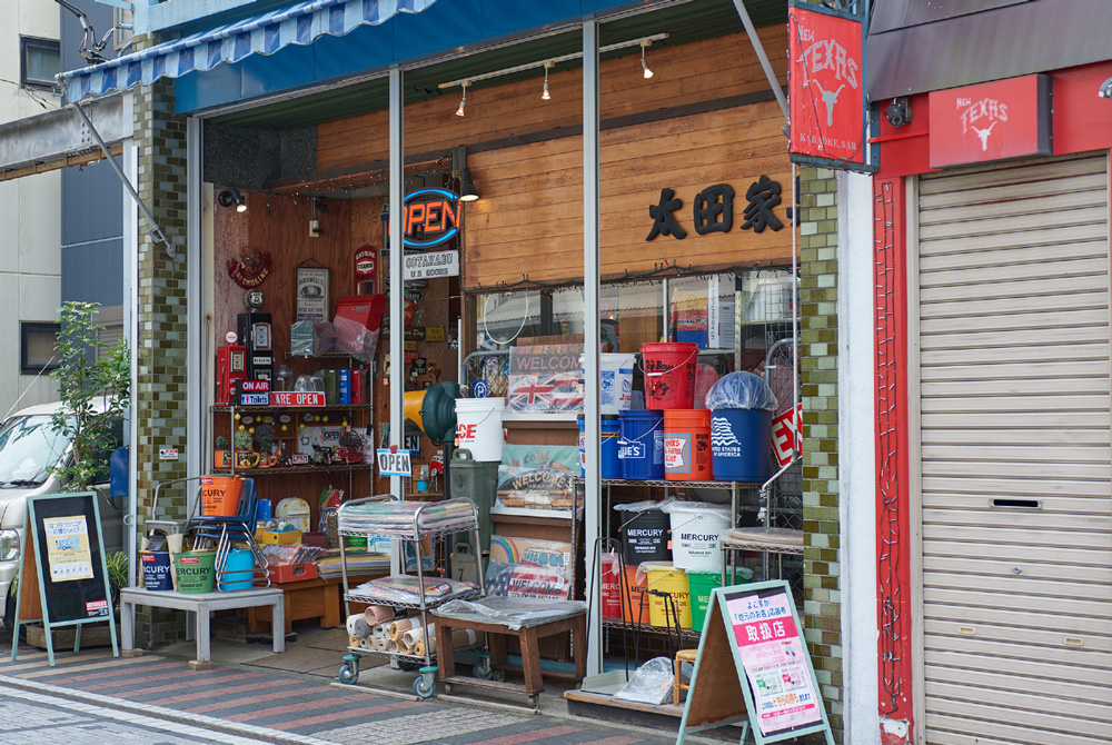 艦マニア横須賀』 お土産はもちろん！カフェで休憩もできる「どぶ板通り」のお土産屋さんかなめぐ 神奈川県旅めぐり