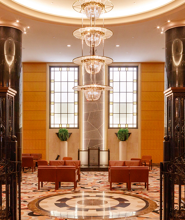 全員外に出てください！」火災起きた宿泊施設でアラーム音 逃げ惑う宿泊