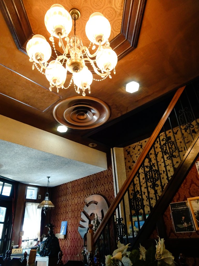 新宿御苑すぐ『騎士道 サルーン 』気品あふれるレトロ純喫茶！レトロ純喫茶を巡る旅