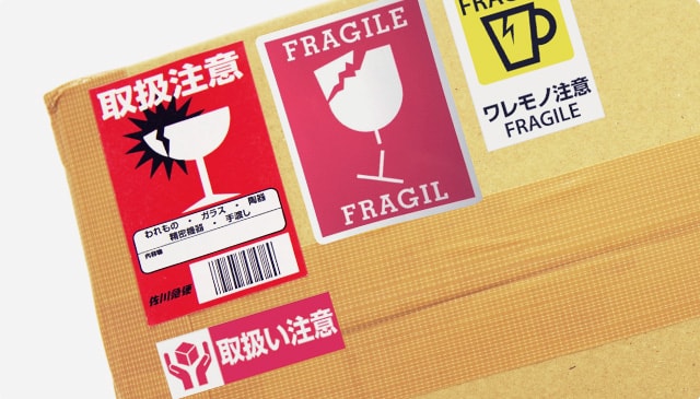 AmazonHybsk 8cm×8cm 割れ物注意 シール 割れ物シール 荷札 宅配 ワレモノ注意 梱包 宅配ラベル耐水性耐油性強紙加工大雨でも安心 100枚割れ物注意荷札シール文房具・オフィス用品