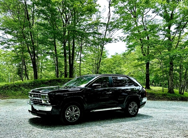 なぜベース車はRAV4！？ アメ車がモチーフの光岡 新型SUV「バディ」発表 - 価格.comマガジン