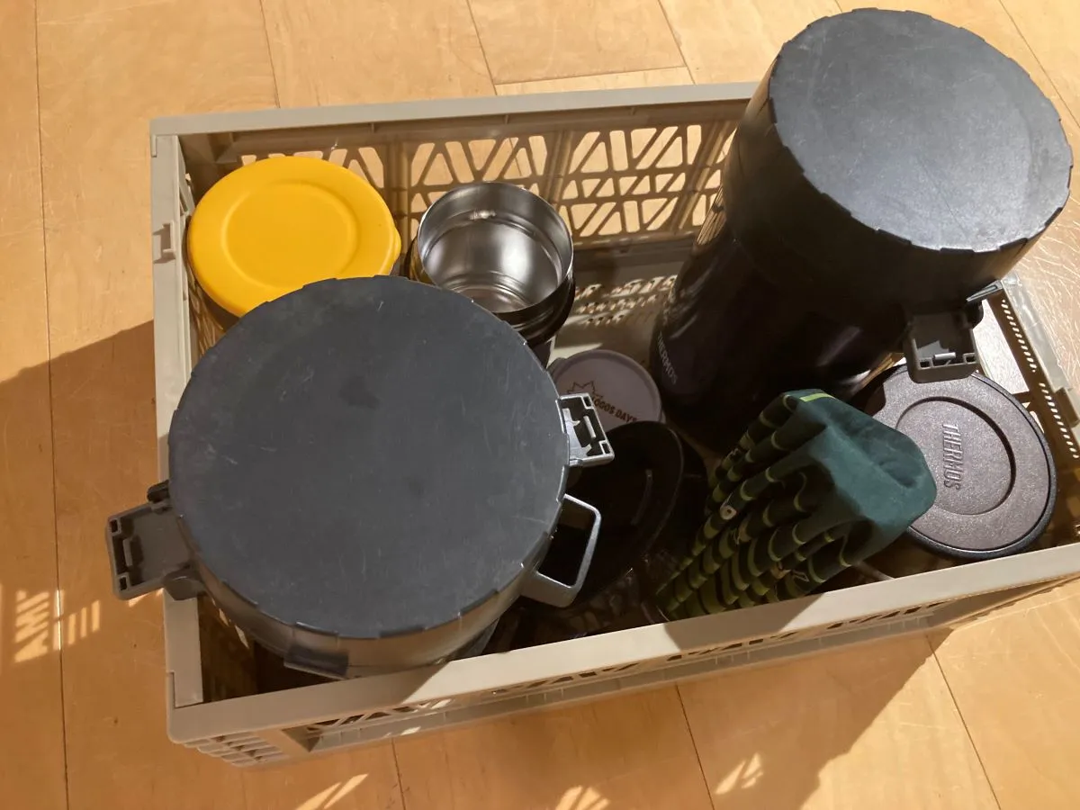 ダイソー「アルティメットコンテナ」折りたたみできる330円コンテナで段ボールとサヨナラ！暮らしのちいさな発見帳