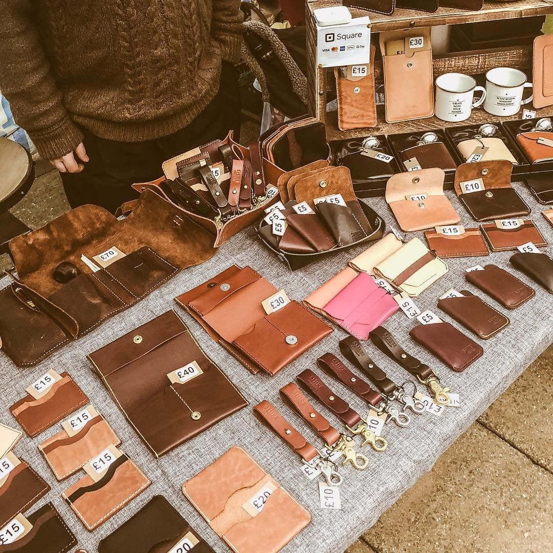 革製品販売店、お財布コーナーディスプレイ提案😊👛 👝センスアンドセオリー財布ディスプレイディスプレイデザインビジュアルマーチャンダイジング小物ディスプレイ陳列vmd革製品革小物店舗デザイン売り場作り店舗レイアウト店舗 ディスプレイ