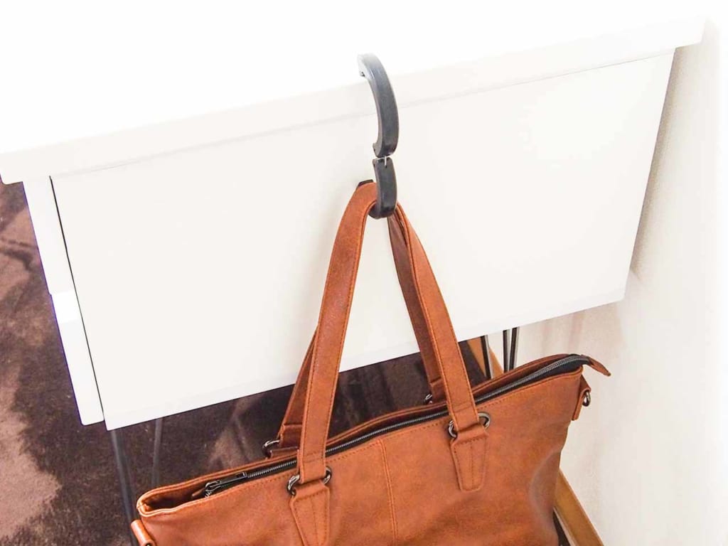 100均に折りたたみのバッグハンガーが登場していた ！ - モモノクラブログ