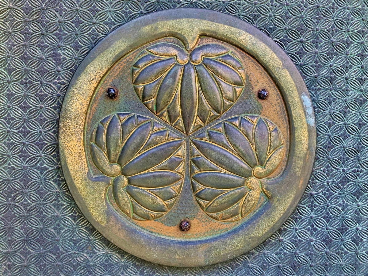 探検ファクトリー 警察紋章 福井市 廣部硬器 セラミックス紋章工場の金色技術 - 美味道の歩き方: おうちで味わう絶品レシピとグルメ散歩