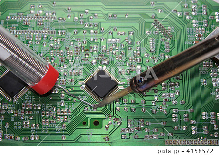 電子基板半田不良をiPadで探すプリント基板半田修理