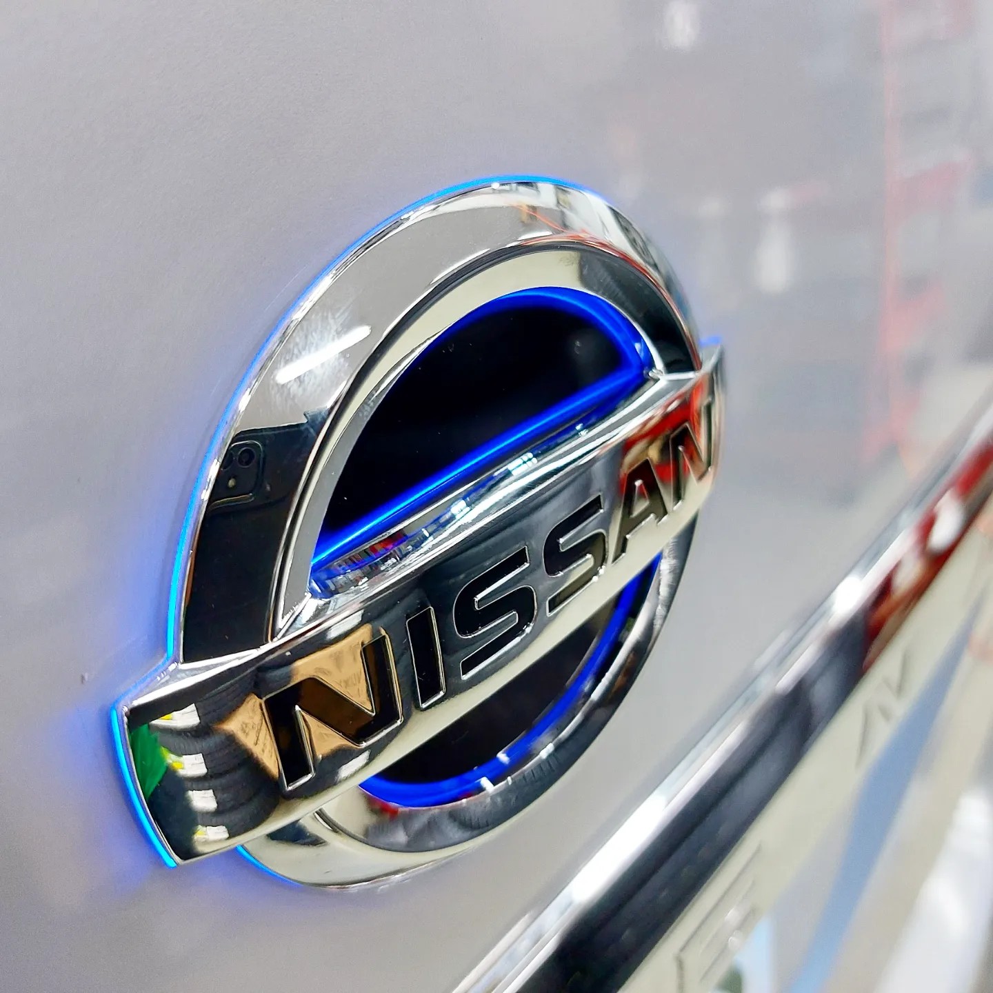 日産のエンブレムが変わった 新旧混在が気になって仕方がない！木下隆之の初耳・地獄耳ドライバーWebクルマ好きの“知りたい”がここに