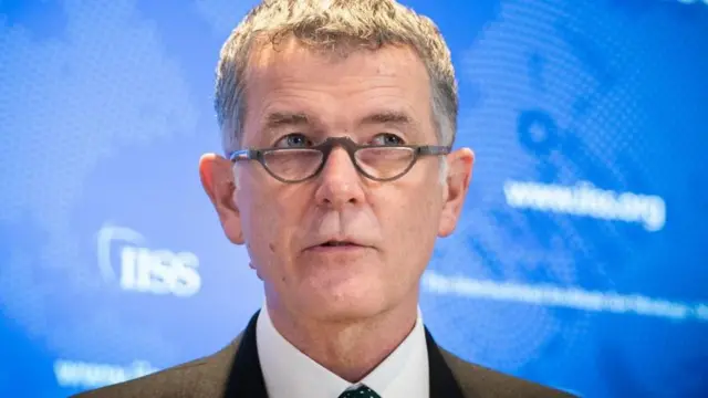 イギリスの情報機関MI6、戦争に不満のロシア人を採用 「門戸は開いている」 - BBCニュース