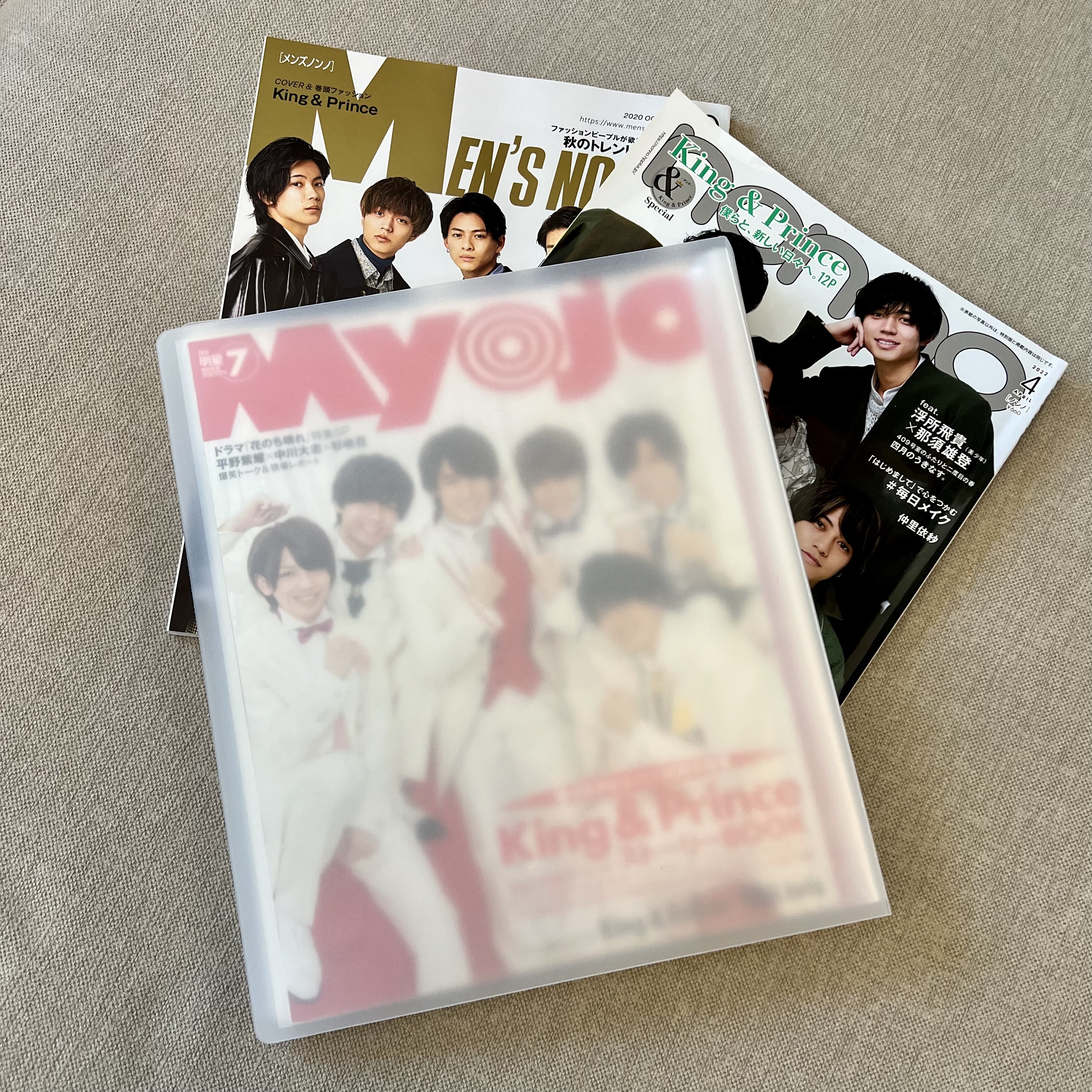 リクエストで頂いてた 雑誌の収納 についてまとめました！﻿ ﻿ 今回は無印良品で購入できるものです♡﻿ ﻿ ﻿後日100均のファイルとtvガイドalphaについて別でまとめますね！﻿ ※映画はB5です 間違えましたごめんなさい﻿ 100均・無印 良品などのオタクグッズ収納