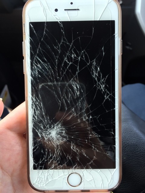 200：iPhoneの画面ヒビ割れっ 泣: Macいかがですか